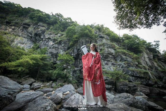 西藏山南市:聚“光”成“金”