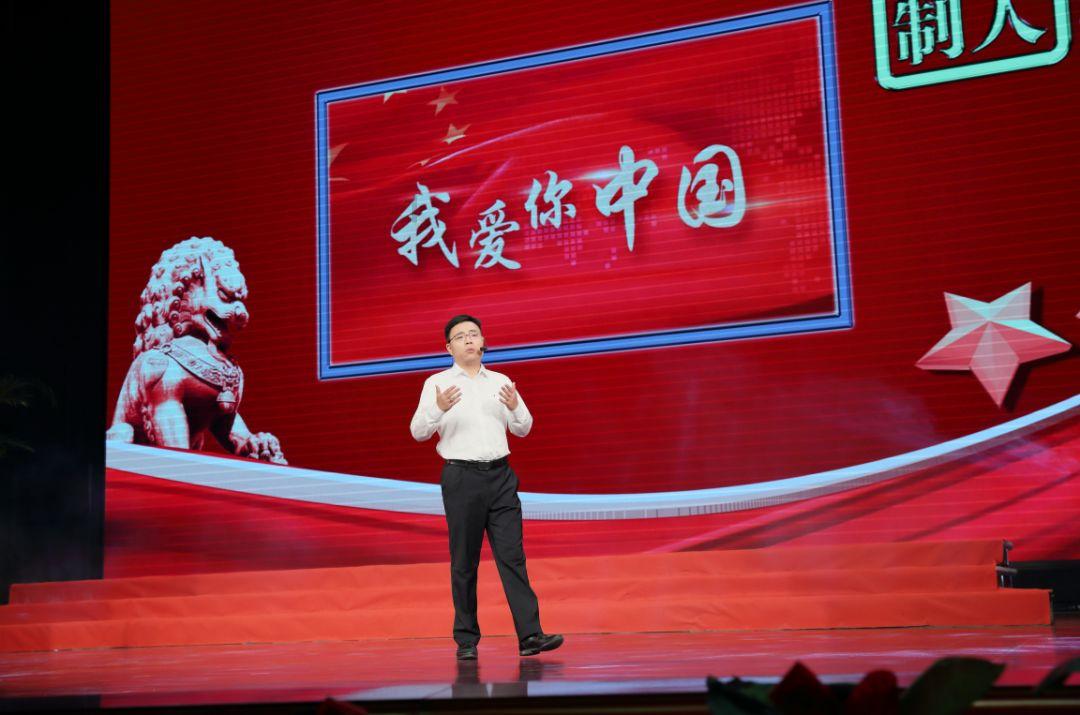 “黑科技”助力春运出行 “智能潮汐机器人”在这个收费站上岗