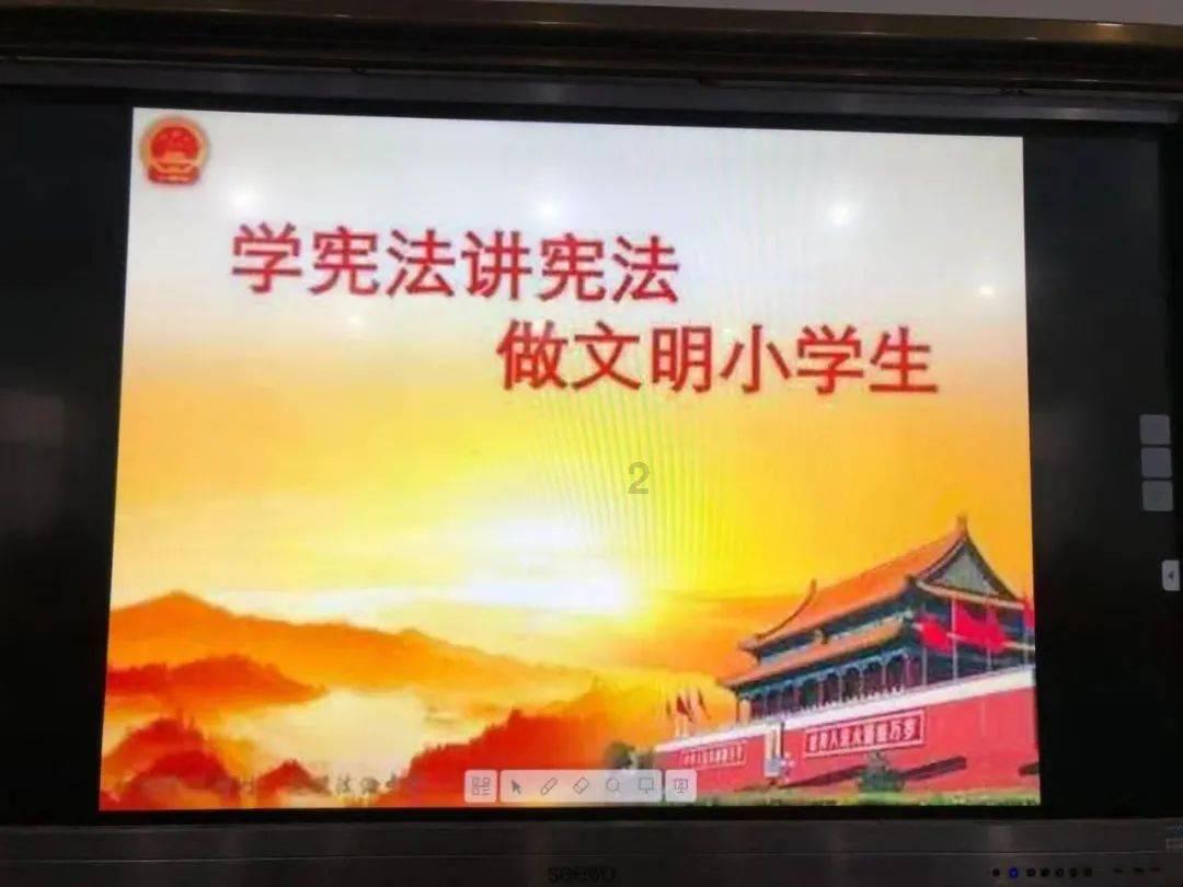 南京建邺城管面对面·执法现场新观察8| “违法者”变“志愿者” 让执法有力度更有温度