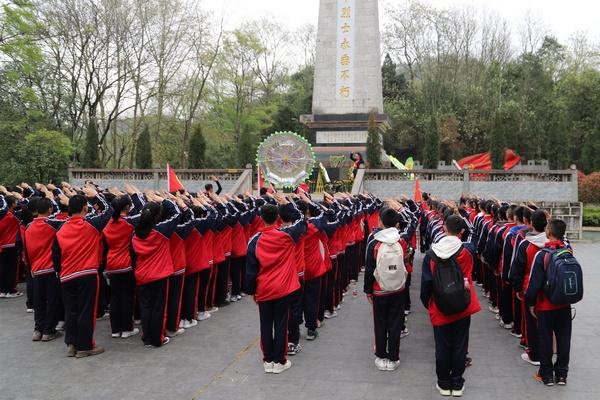 极狐阿尔法 S / T 森林版 PRO 车型今日上市:L2+ 级辅助驾驶、电池包车身融合一体设计