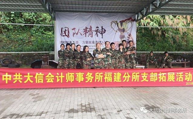 哈尔滨大雪人变埋汰了？一大早就开始“洗脸 除黑头”