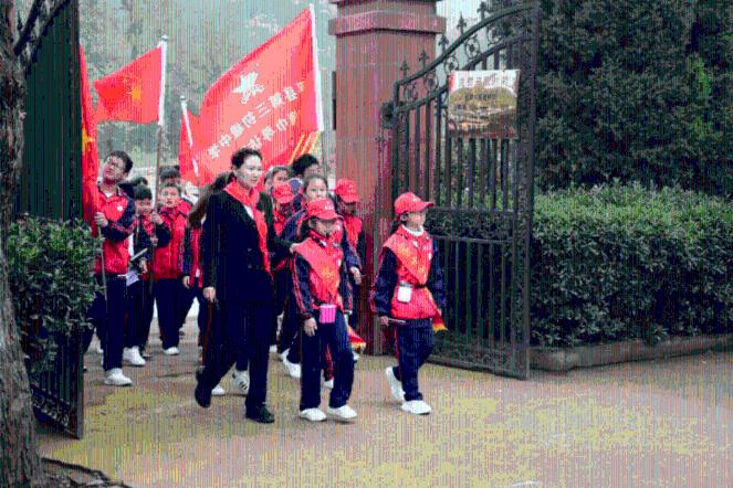 小长颈鹿逃离
