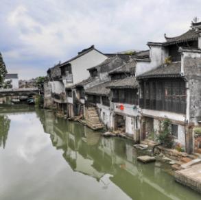 赵丽蓉：本是评剧出身，与新凤霞搭档40余年，晚年患癌去世