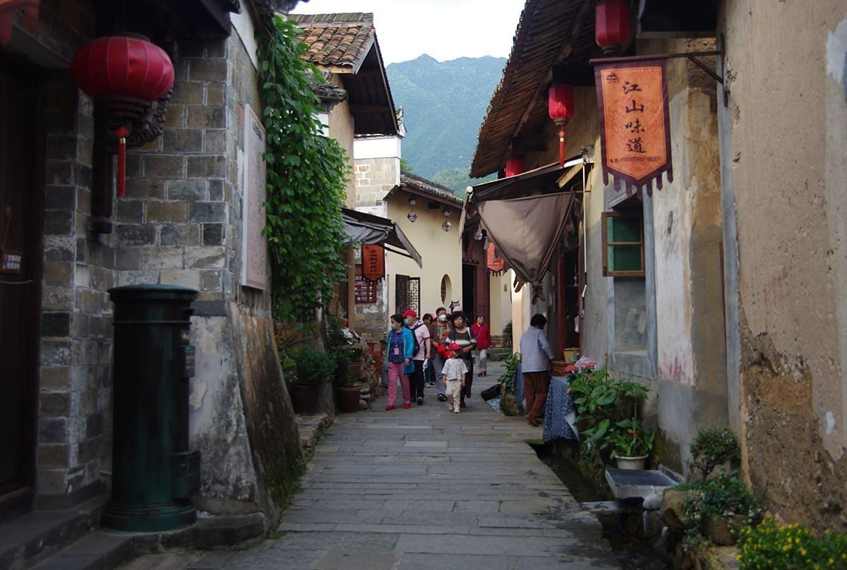 橘喵示范猫跳台新用法，软烂趴跳台一脸厌世，奴才无奈！