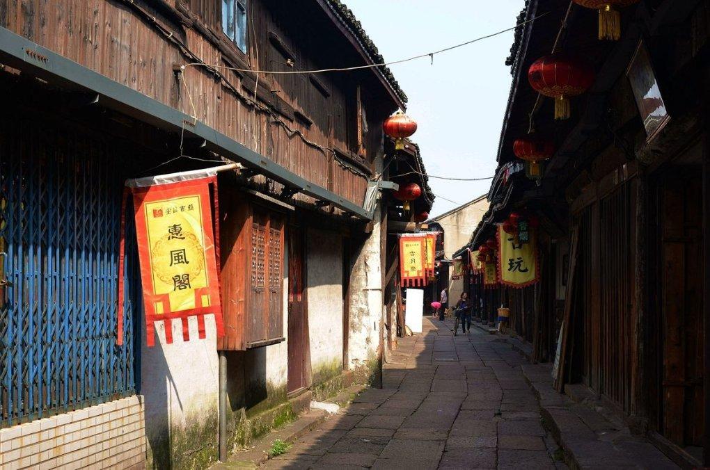 挖呀挖桃子老师家中自残,爆火后情绪崩溃