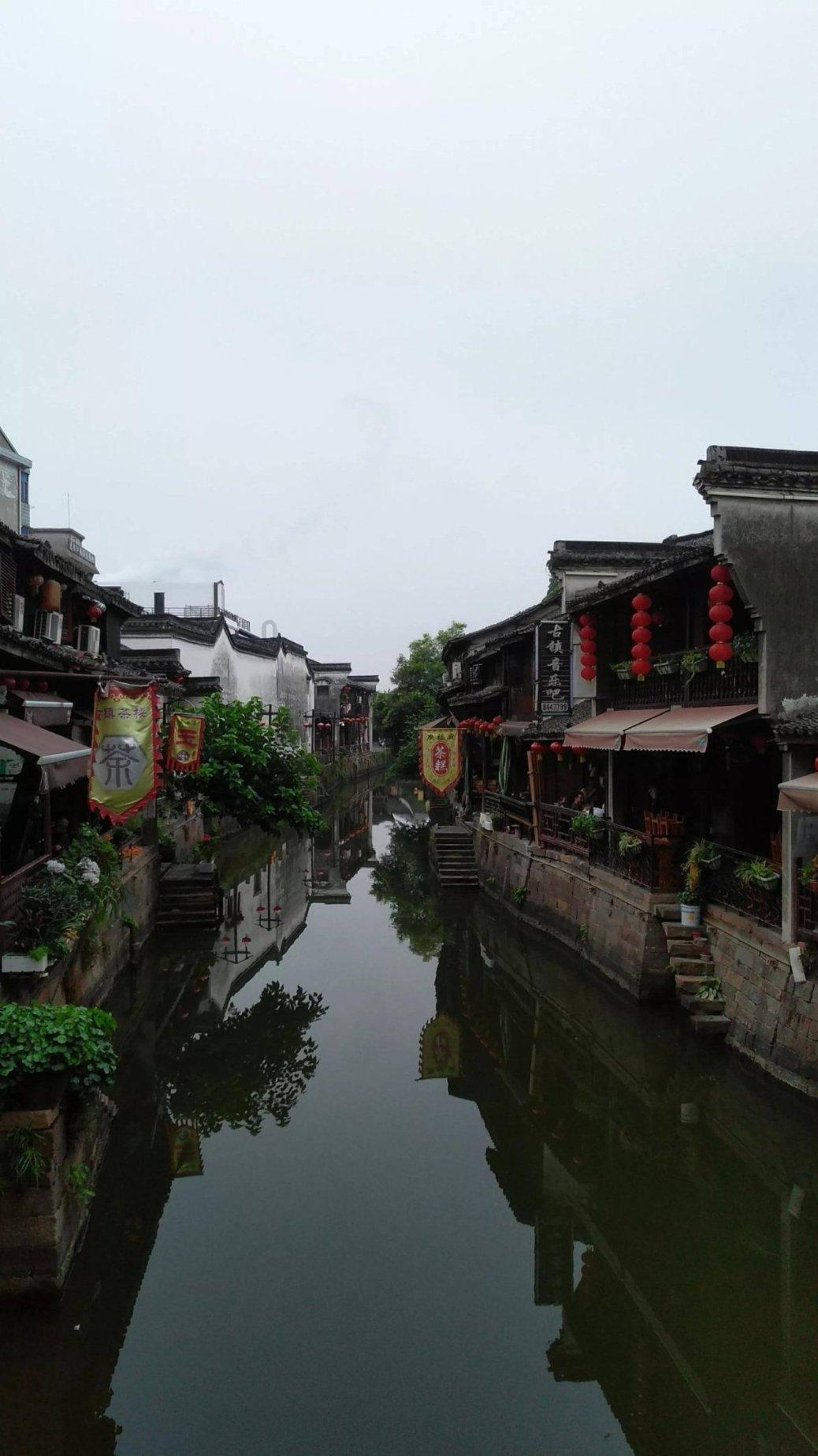 上升的白气球