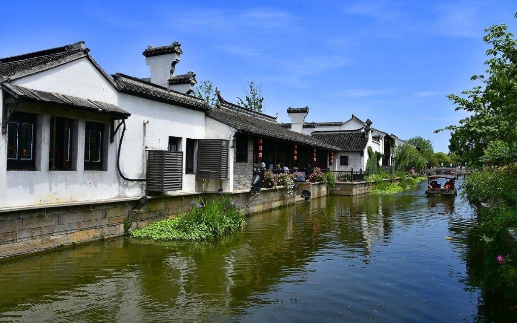 61岁喜剧大师新片撞上《年会不能停》,票房仅1.3万