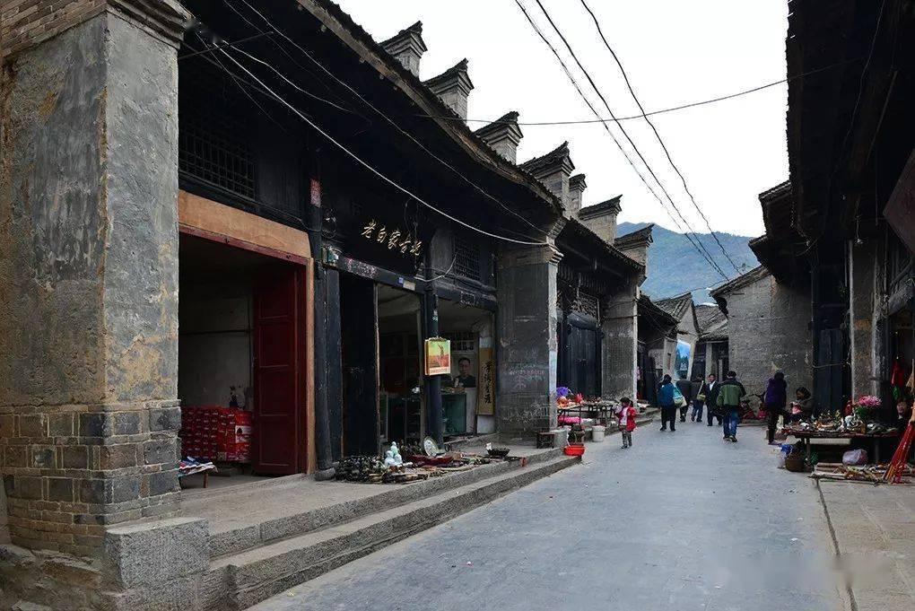 探寻吉鹿力问答社区——员工在下班回家途中骑车摔伤在医保范围内吗?专业答疑平台