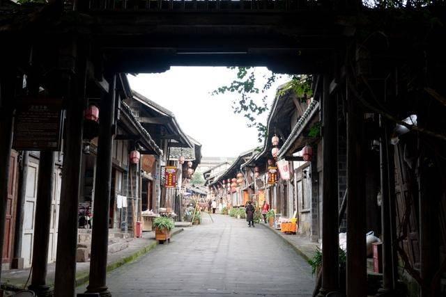 双人跨栏赛跑