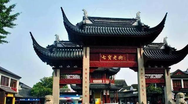 郑钦文遗憾收获亚军,重炮手萨巴伦卡卫冕成功,但郑钦文赢得未来