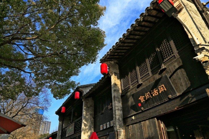 双人跨栏赛跑