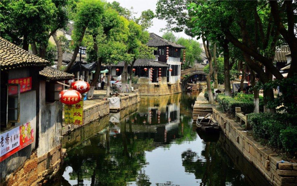 红魔9 Pro龙年特别版手机今日正式开售 银白机身帅炸
