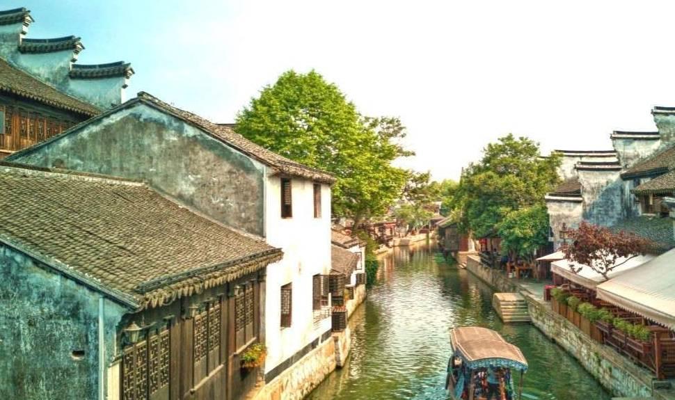 混动市场“杀疯了”！荣威D7 DMH对比秦PLUS DM-i，比亚迪扛得住？